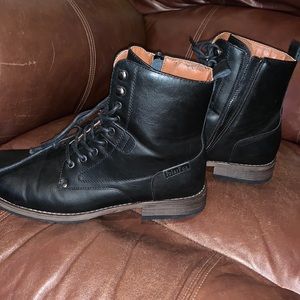 Men’s boot size 10 black leather upper
